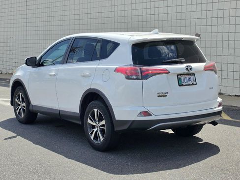 Used 2018 Toyota RAV4 XLE FWD image 5