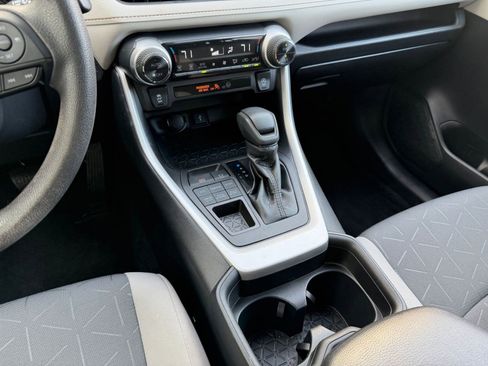 Used 2021 Toyota RAV4 XLE w/ Convenience Package image 18