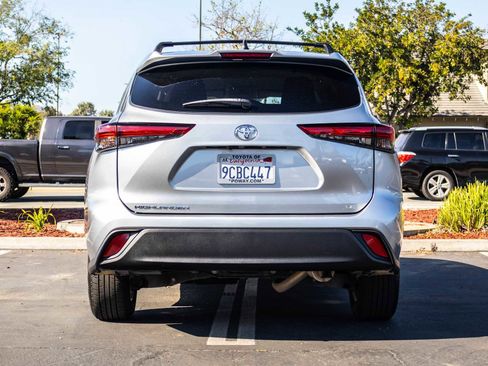 Used 2022 Toyota Highlander LE image 8