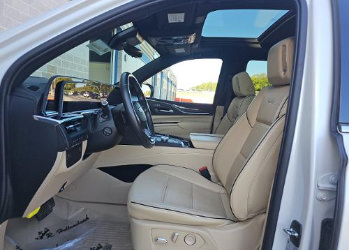 Used 2022 Cadillac Escalade Premium Luxury AWD/4WD image 4