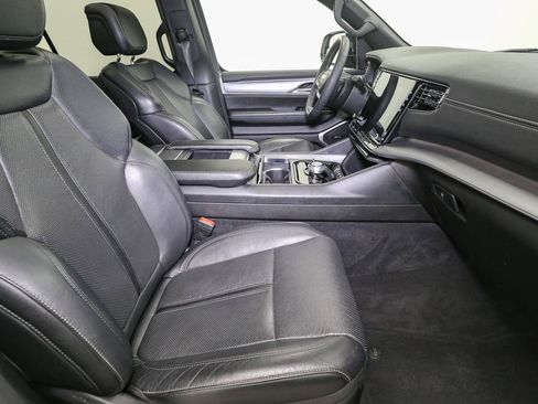 Used 2024 Jeep Wagoneer Series II AWD/4WD image 18