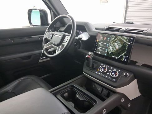Used 2023 Land Rover Defender 90 S image 30