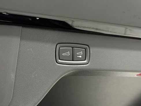Certified 2025 Porsche Macan 4S Electric AWD/4WD image 66
