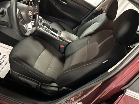 Used 2025 Nissan Sentra SV FWD image 10
