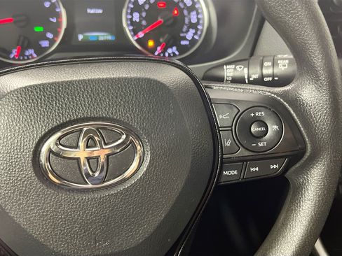 Used 2021 Toyota RAV4 XLE w/ Convenience Package FWD image 20