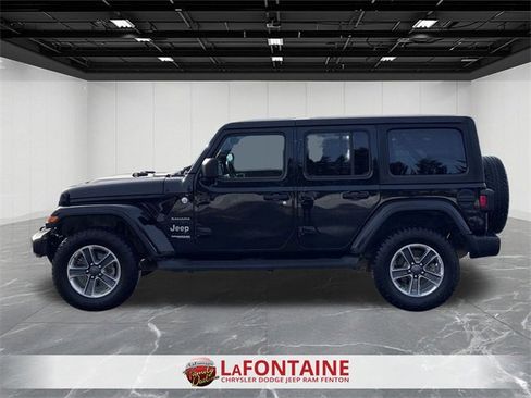 Used 2019 Jeep Wrangler Unlimited Sahara image 2