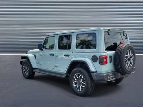 Used 2024 Jeep Wrangler Unlimited Sahara AWD/4WD image 4