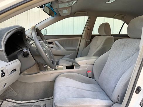 Used 2010 Toyota Camry LE FWD image 11