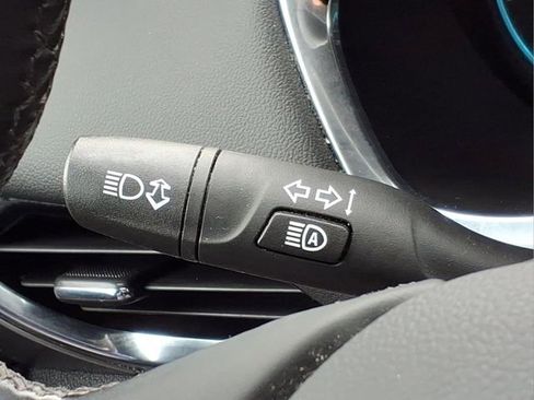 Used 2023 Chevrolet Traverse LT FWD image 29