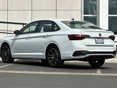 Used 2023 Volkswagen Jetta Sport image 5