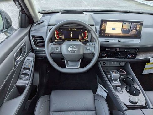 New 2025 Nissan Rogue Platinum w/ Platinum Premium Package image 18