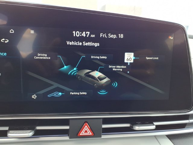 New 2026 Hyundai Elantra Limited FWD image 12