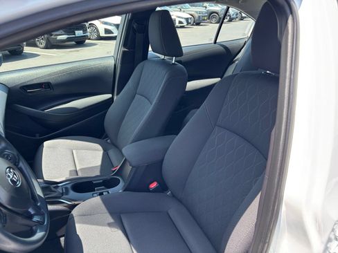 Used 2025 Toyota Corolla LE FWD image 27