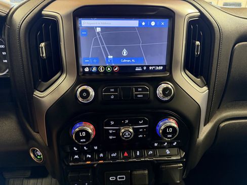 Used 2019 GMC Sierra 1500 SLT w/ SLT Premium Plus Package AWD/4WD image 18