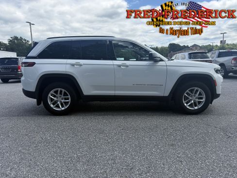 Used 2025 Jeep Grand Cherokee Laredo X w/ Trailer Tow Package AWD/4WD image 9