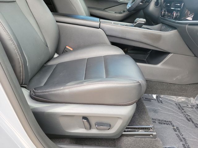 Used 2023 Nissan Rogue SL FWD image 12