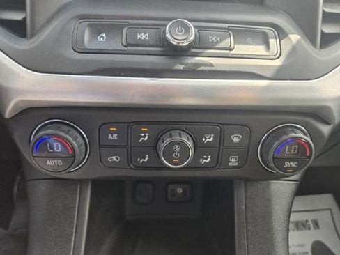 Used 2018 GMC Acadia SLE image 27