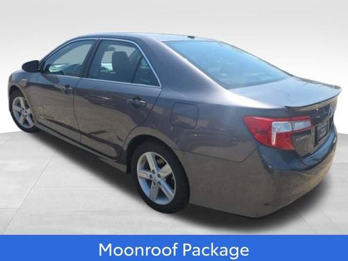 Used 2014 Toyota Camry SE w/ Moonroof Package image 2