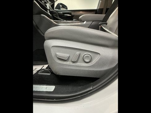 Used 2021 Toyota Highlander Limited image 9