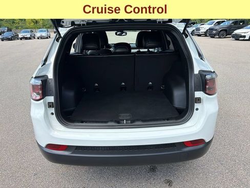Used 2023 Jeep Compass Latitude AWD/4WD image 11