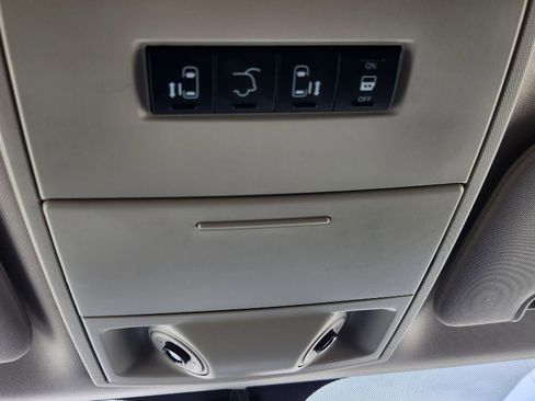 Used 2015 Chrysler Town & Country Touring w/ Driver Convenience Group image 20