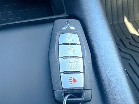 Used 2024 Mitsubishi Outlander AWD image 48