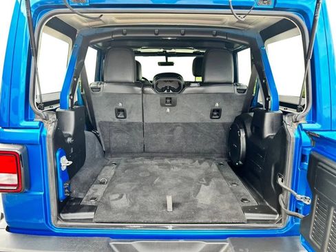 Used 2023 Jeep Wrangler Unlimited Sahara AWD/4WD image 31