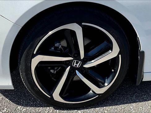 Used 2018 Honda Accord Sport image 12