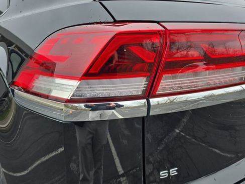 Used 2025 Volkswagen Atlas Cross Sport SE image 37