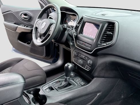 Used 2021 Jeep Cherokee Latitude AWD/4WD image 5