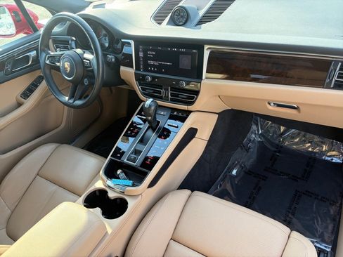 Certified 2024 Porsche Macan S image 18