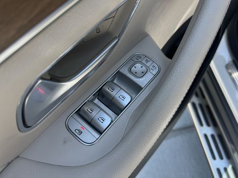 Used 2023 Mercedes-Benz GLE 350 4MATIC w/ Premium Package image 15