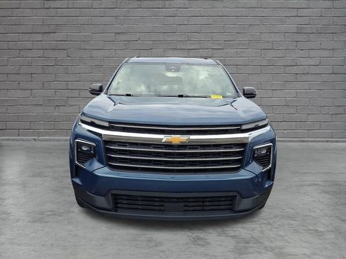 Used 2025 Chevrolet Traverse LT AWD/4WD image 2