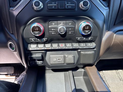 Used 2020 GMC Sierra 1500 Denali w/ Denali Ultimate Package AWD/4WD image 21