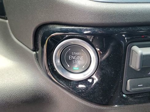Certified 2025 Chevrolet Silverado 1500 High Country w/ Technology Package AWD/4WD image 32