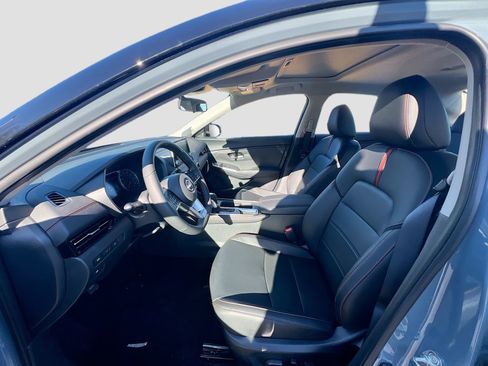 Used 2025 Nissan Sentra SR w/ SR Premium Package image 21