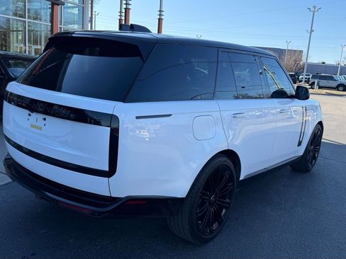 Used 2025 Land Rover Range Rover SE image 9