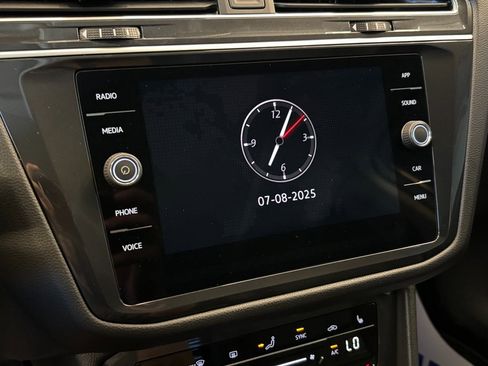 Used 2024 Volkswagen Tiguan SE image 12