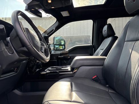 Used 2022 Ford F250 Lariat w/ Black Appearance Package image 10