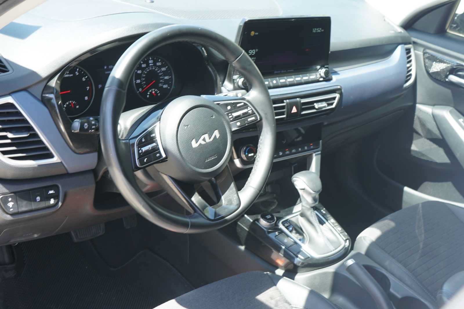 Certified 2022 Kia Seltos Nightfall Edition AWD/4WD image 7