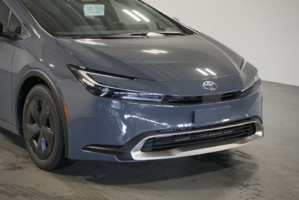 New 2027 Toyota Prius Plug-In Hybrid FWD image 4