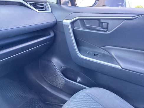 Used 2021 Toyota RAV4 LE FWD image 31