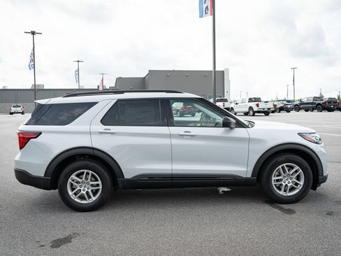 New 2026 Ford Explorer Active RWD image 11