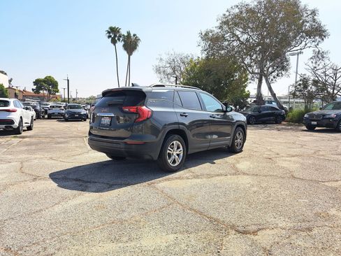 Used 2018 GMC Terrain SLE w/ Driver Convenience Package image 3