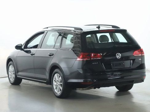 Used 2015 Volkswagen Golf S image 38
