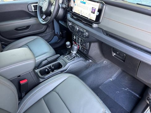 New 2026 Jeep Gladiator Mojave image 15