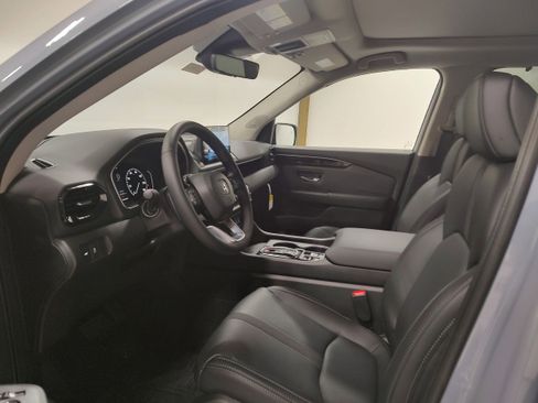 New 2025 Honda Pilot Touring image 10