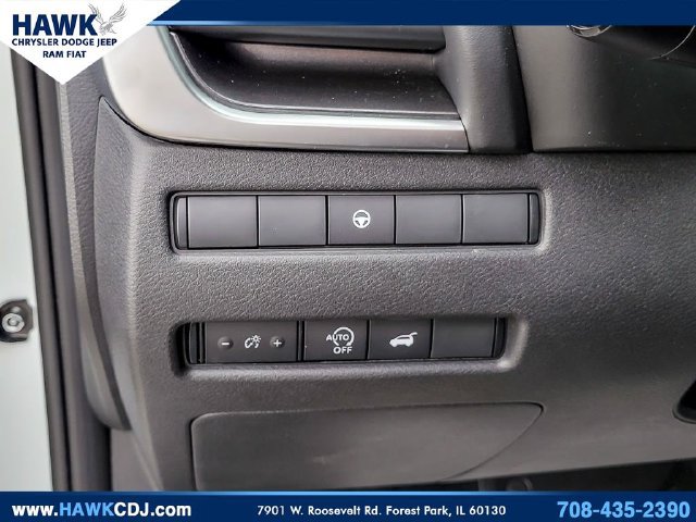Used 2026 Nissan Rogue SV AWD/4WD image 14