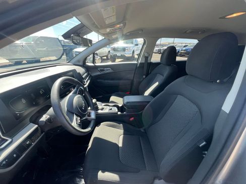 Used 2025 Kia Sportage LX FWD image 27