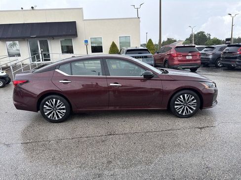 Used 2025 Nissan Altima 2.5 SV FWD image 3